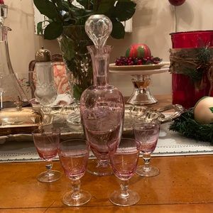 STUNNING VINTAGE ETCHED PURPLE WINE OR LIQUER DECANTER 4 GLASSES SET